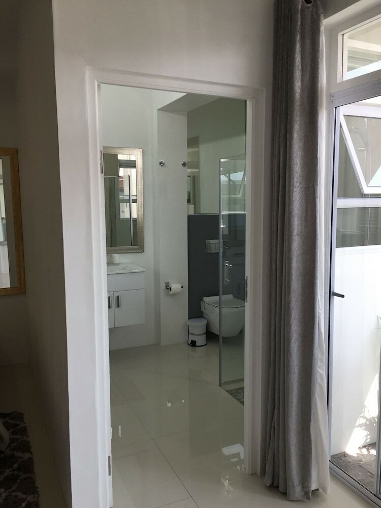 Hotel Greenways Beach House