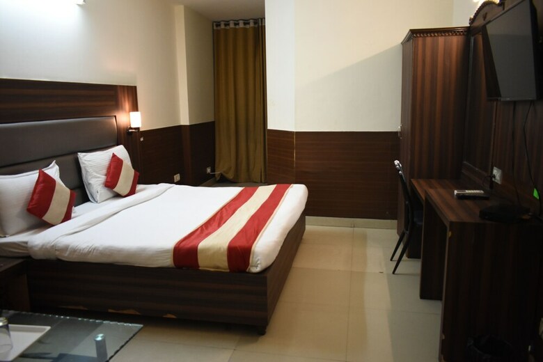 Hotel Kashish Plaza