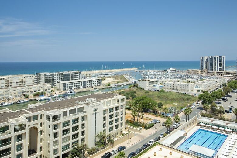 Aparthotel Okeanos On The Beach