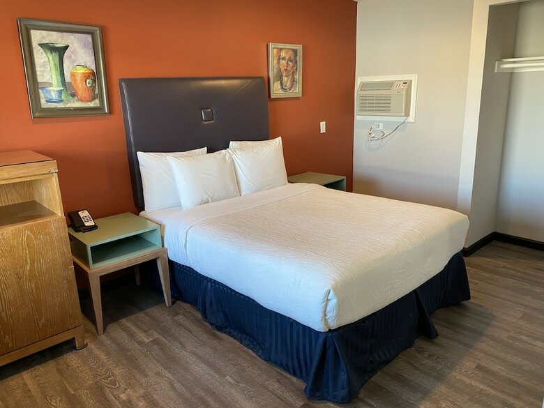 Hotel Azul Inn & Suites