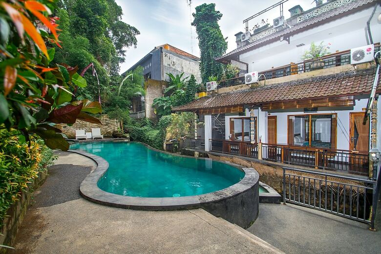 Bed & Breakfast Tukad White House