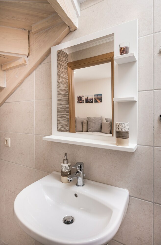 Athina Apartments