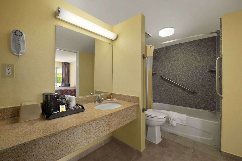 Motel Rose Garden Inn & Suites