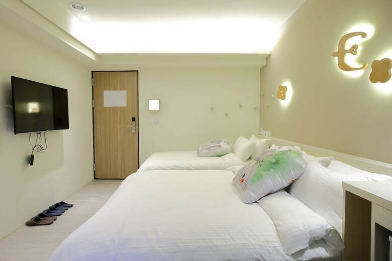 Ours Hotel