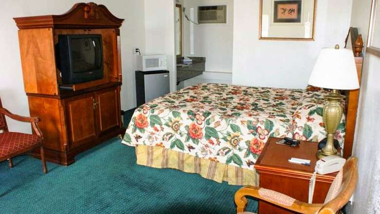 Motel Hwy. Express Inn & Suites