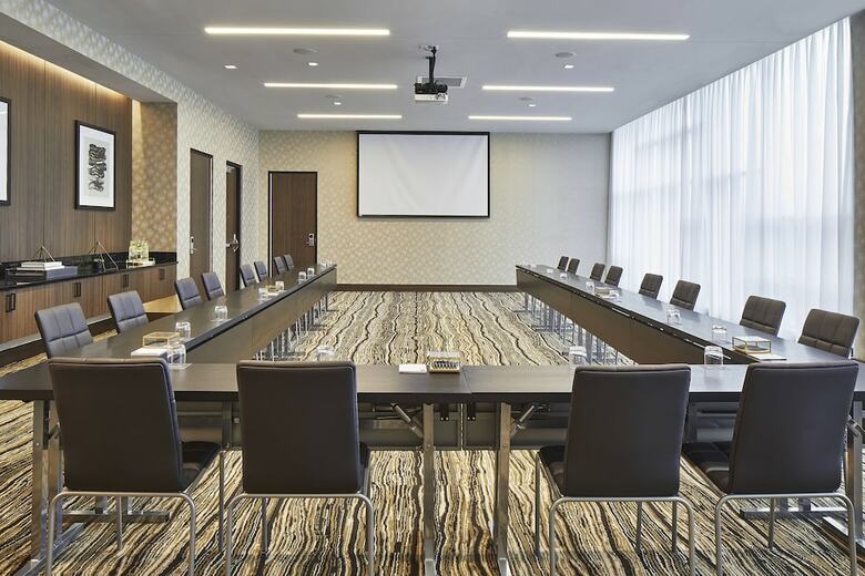 AC Hotel By Marriott Cleveland Beachwood