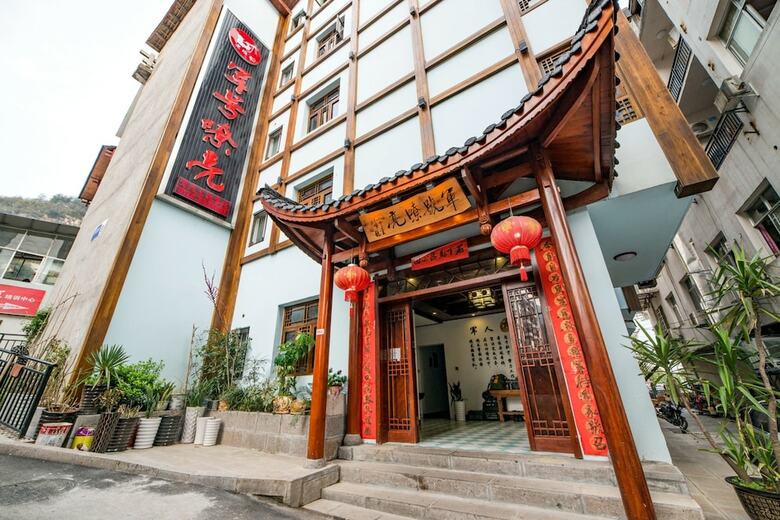 Hotel Military Theme Inn