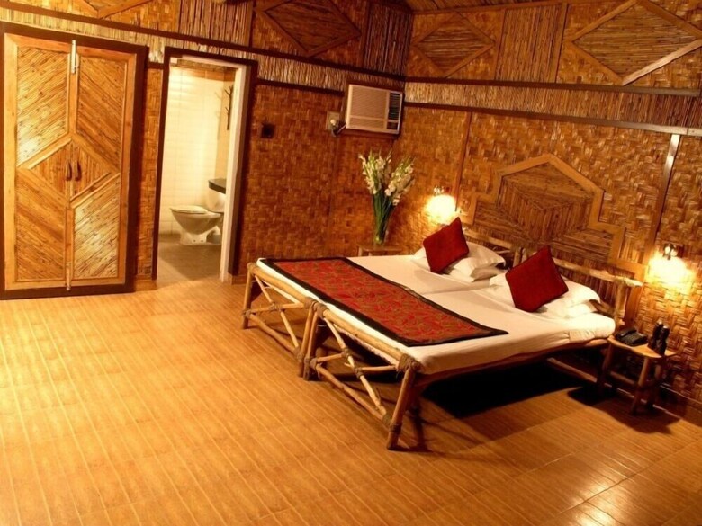 Hotel The Den