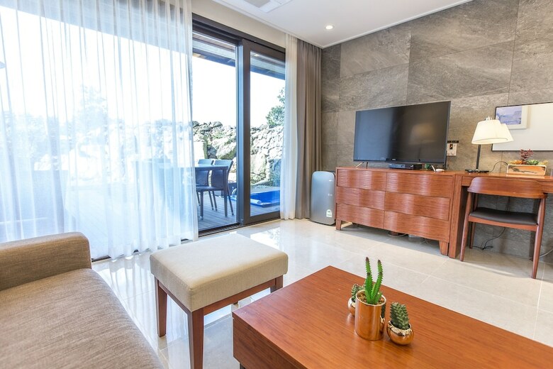 Pension Leeum Island Spa & Pool Villa