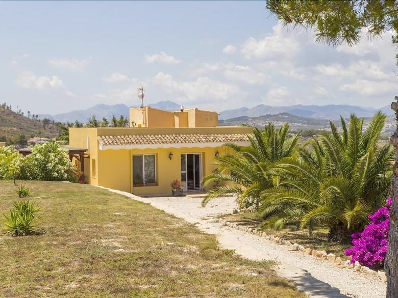 Sunny Villa - Monty's