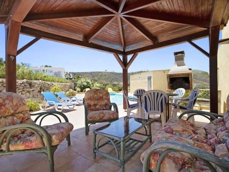 Sunny Villa - Monty's