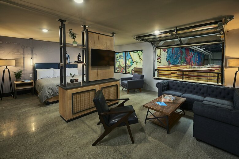 Doghouse Hotel And Brewery
