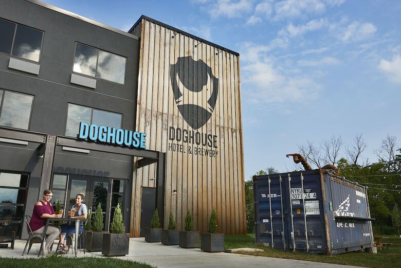 Doghouse Hotel And Brewery