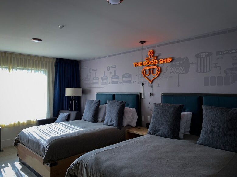 Doghouse Hotel And Brewery