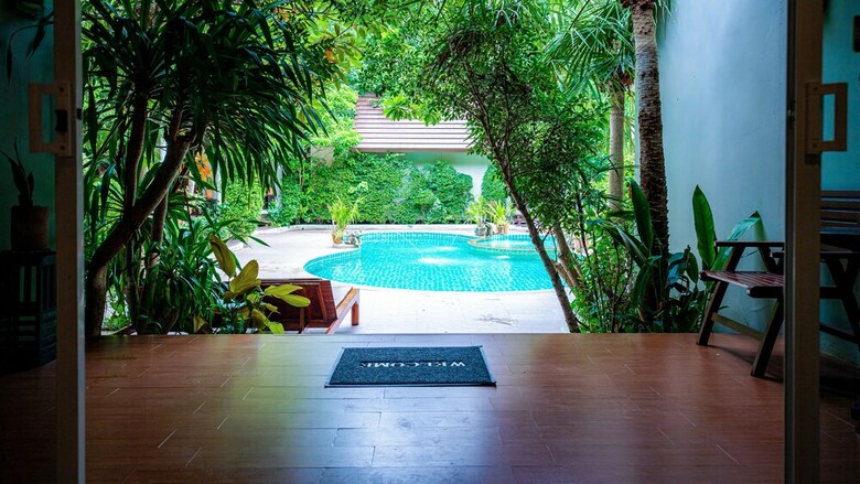Hotel Baan Klang Aow Beach Resort