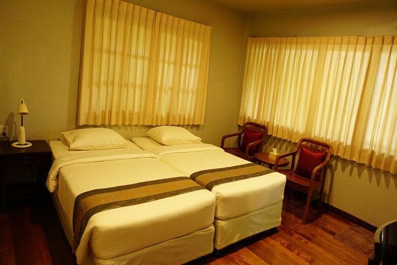 Hotel Baan Klang Aow Beach Resort