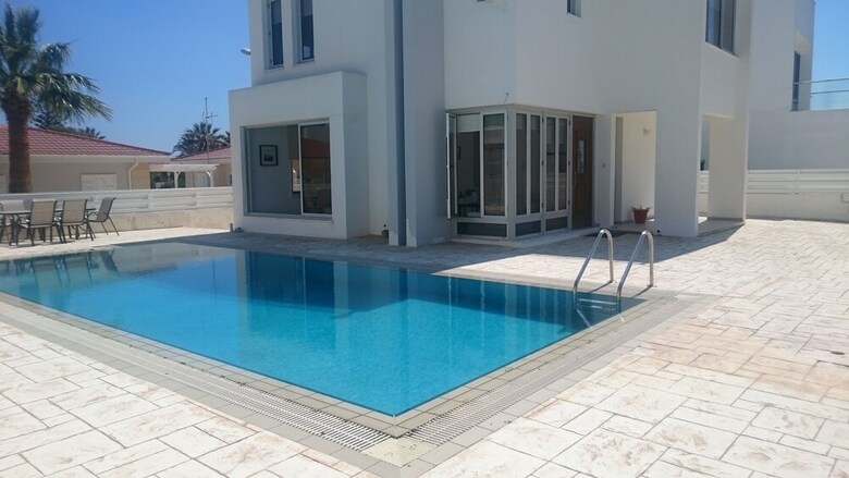 Colonial Beach Villa