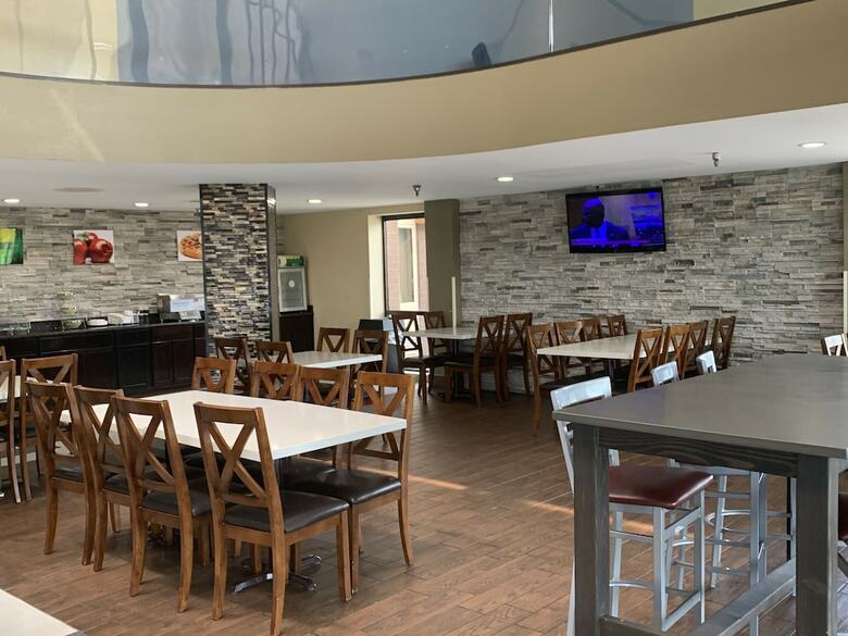 Hotel Quality Inn & Suites