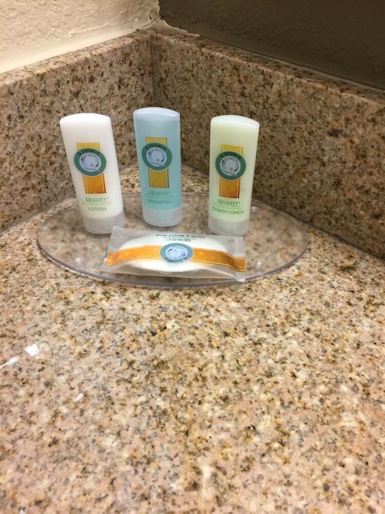 Hotel Quality Inn & Suites