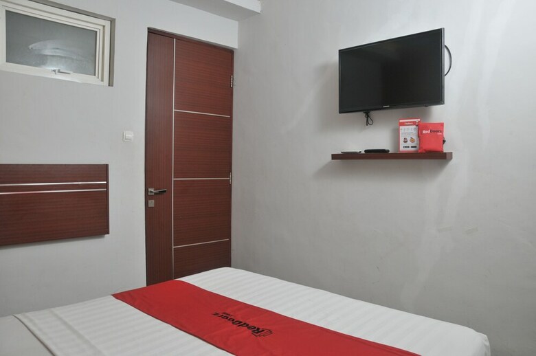 Hotel Reddoorz Plus @ Cakranegara