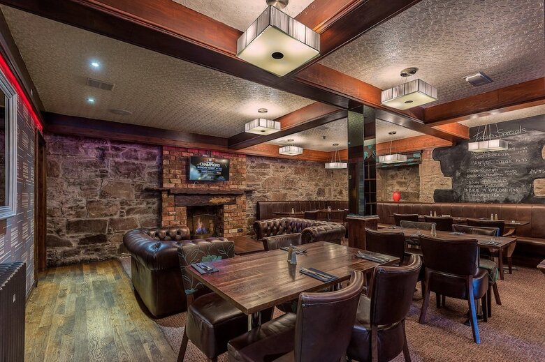 Number 44 Hotel & Bar