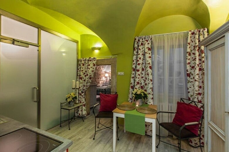 Charming Prague Apartments At Black Star