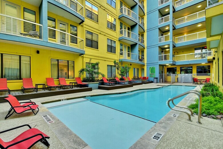 Staylo Modern 2 Bedroom Apartment