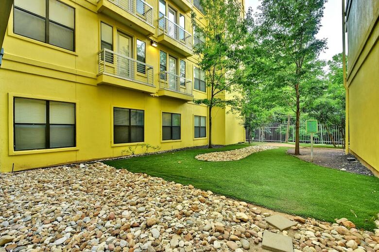 Staylo Modern 2 Bedroom Apartment