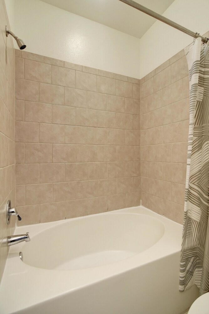 Staylo Modern 2 Bedroom Apartment