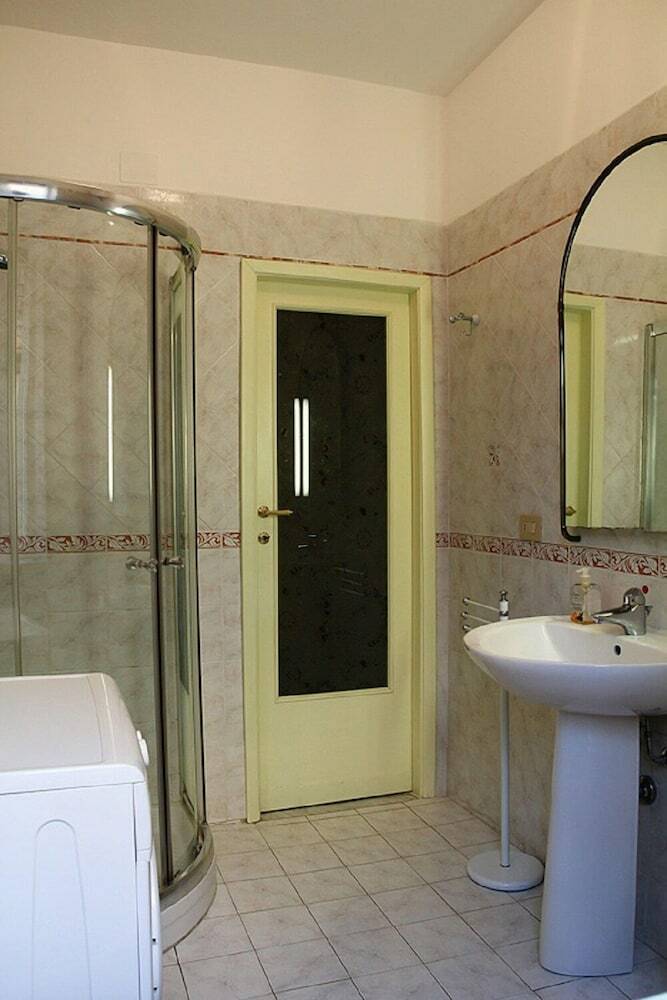 Hotel Guest House - Rooms Rent Cisanello