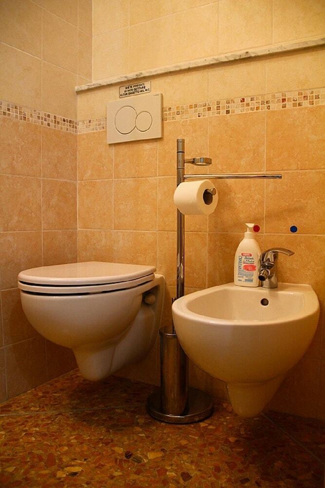 Hotel Guest House - Rooms Rent Cisanello