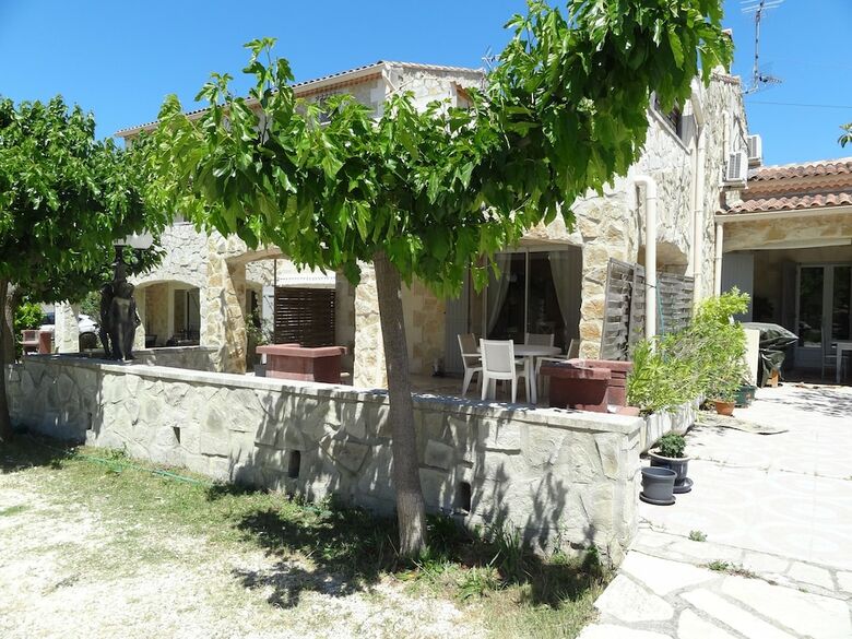 Hotel Locations Des Alpilles