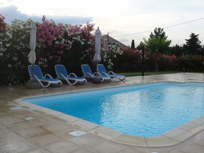 Hotel Locations Des Alpilles
