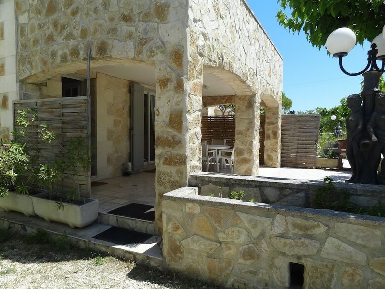 Hotel Locations Des Alpilles