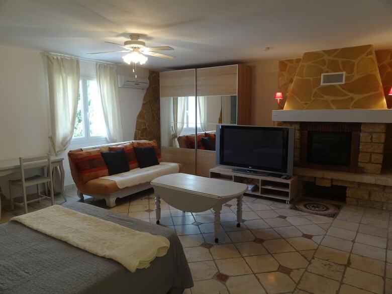 Hotel Locations Des Alpilles