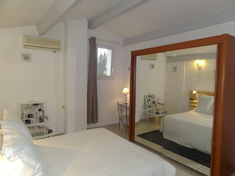 Hotel Locations Des Alpilles