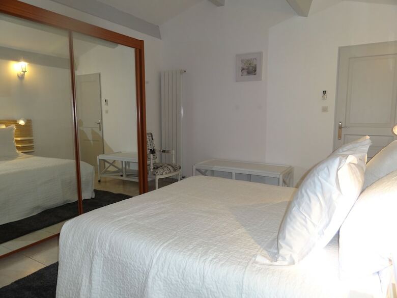 Hotel Locations Des Alpilles