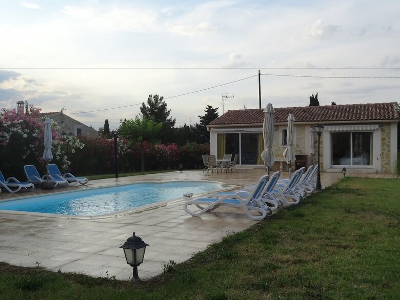 Hotel Locations Des Alpilles