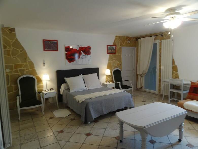 Hotel Locations Des Alpilles