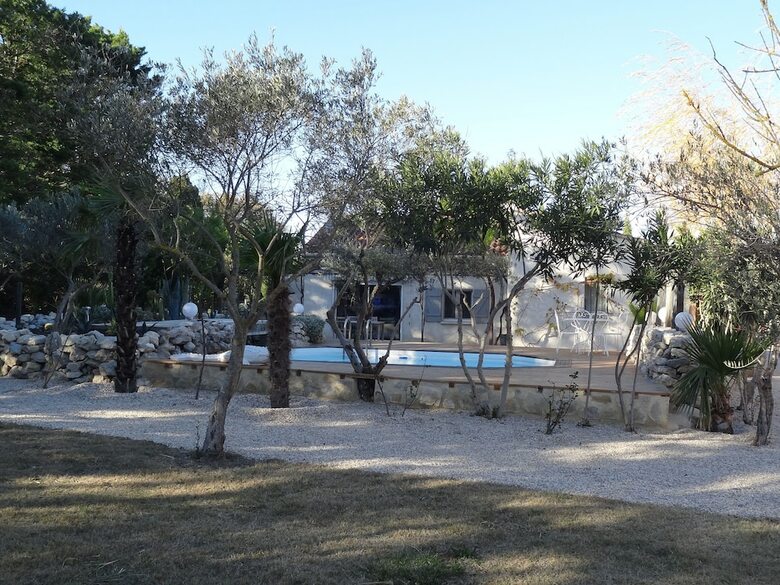 Hotel Locations Des Alpilles