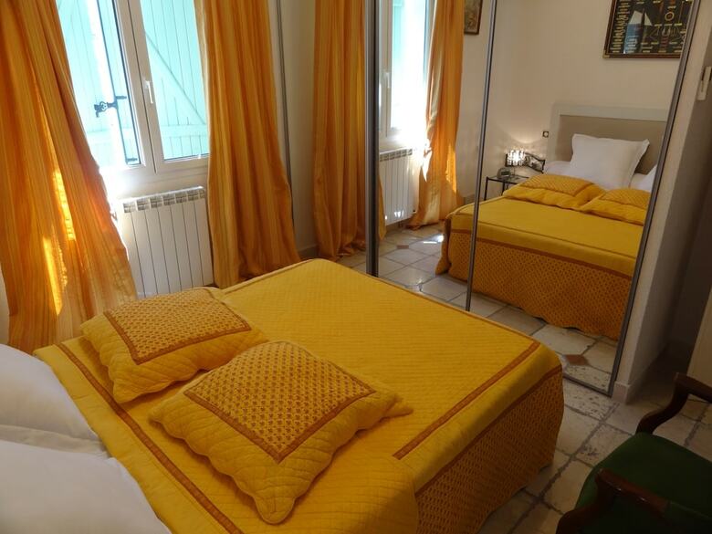 Hotel Locations Des Alpilles