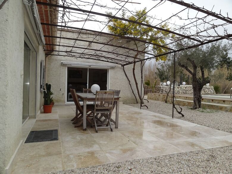 Hotel Locations Des Alpilles