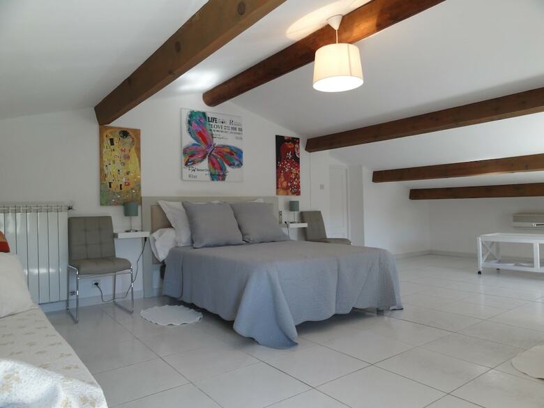 Hotel Locations Des Alpilles