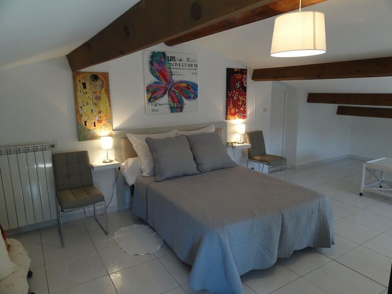 Hotel Locations Des Alpilles