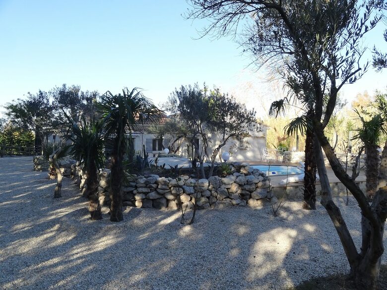 Hotel Locations Des Alpilles