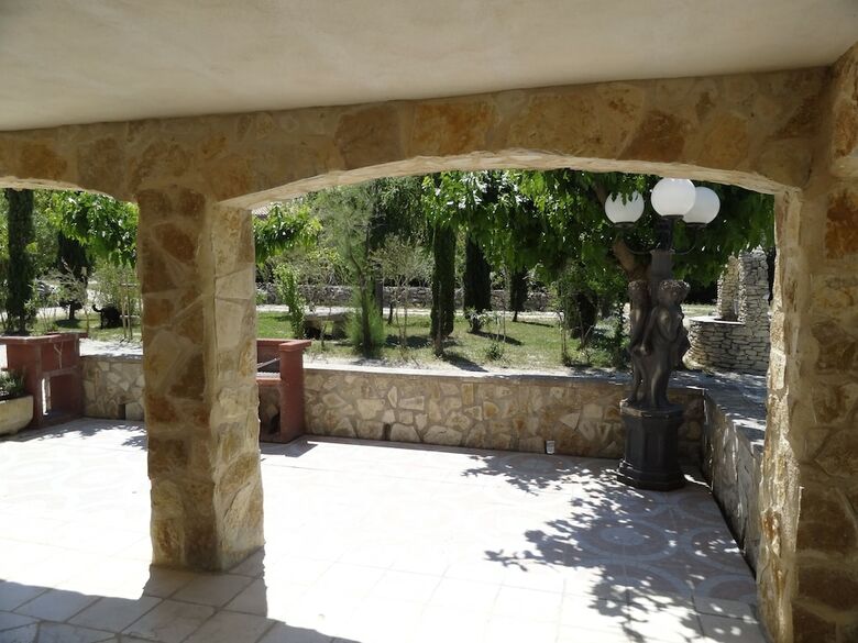 Hotel Locations Des Alpilles
