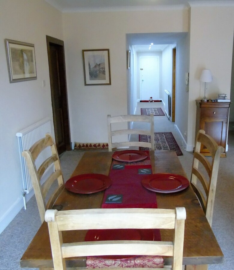 Snug - Laggary Apartment
