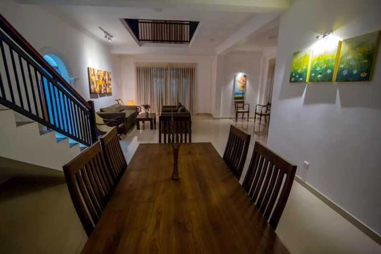 Villa Almond Leaf