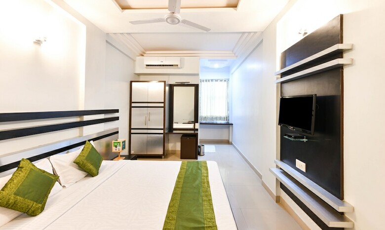 Treebo Skylon Hotel