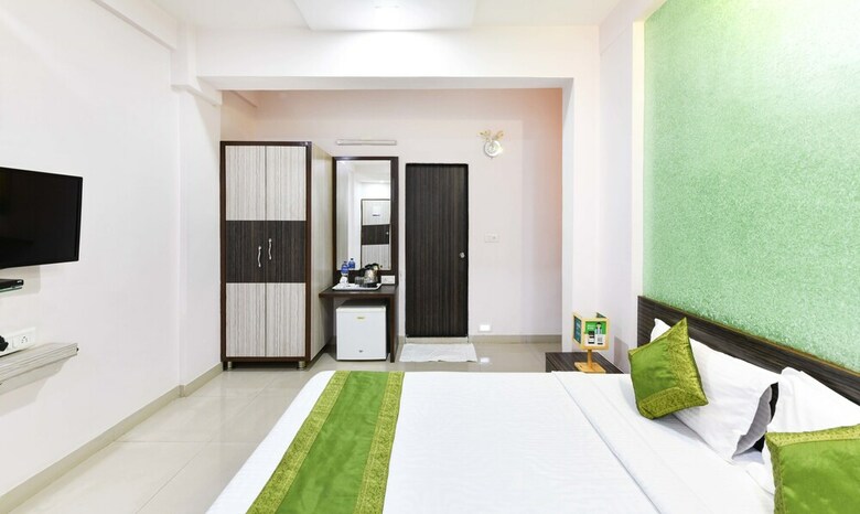 Treebo Skylon Hotel